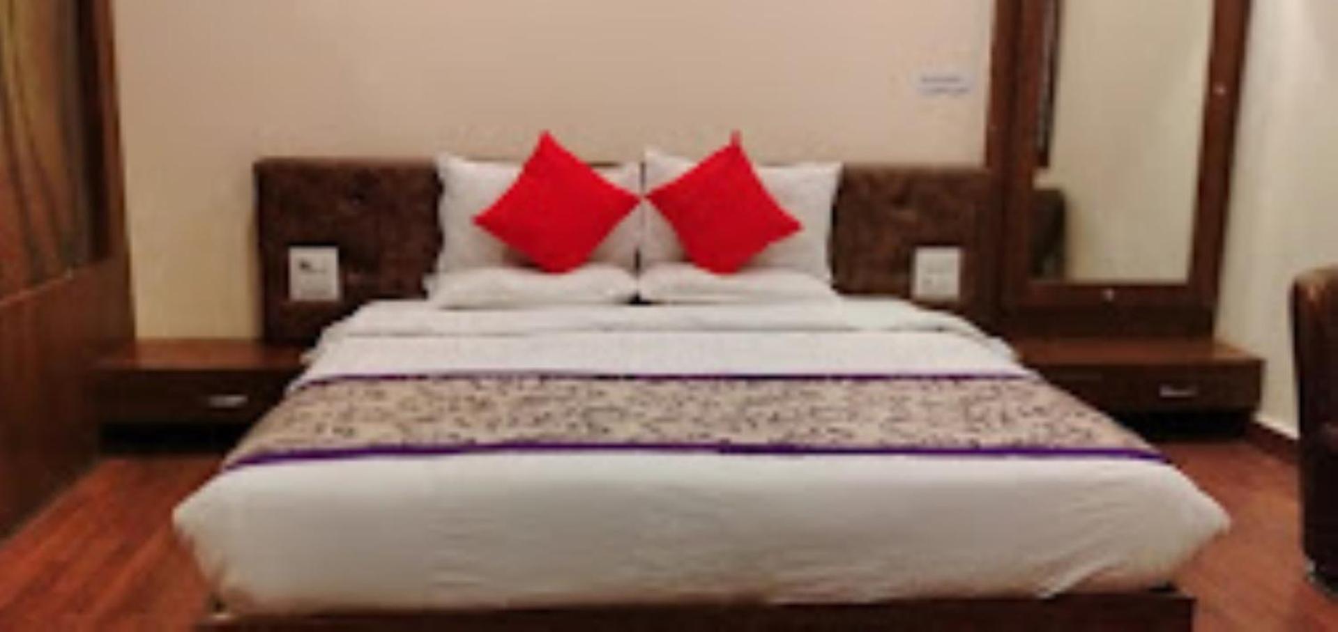 Hotel Saroj Sāgar Eksteriør billede